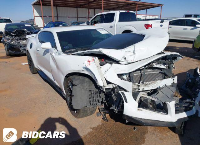 Chevrolet Camaro 2018, VIN 1G1FB3DX6J0123146, 2/5