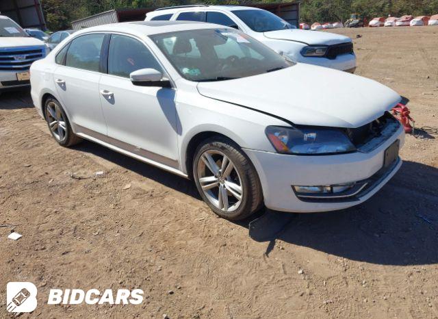 Volkswagen Passat 2015, VIN 1VWAT7A30FC095693, 3/5