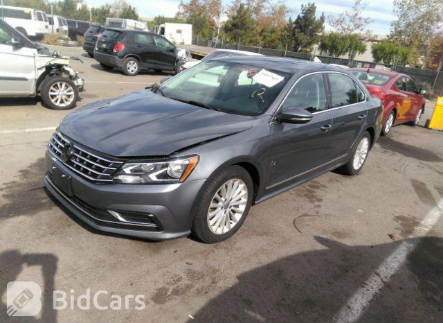 Volkswagen Passat 2017, VIN 1VWBT7A39HC013788, 2/5