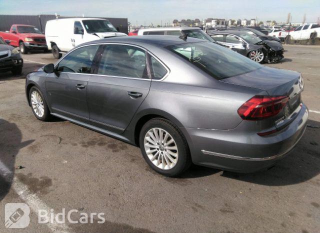 Volkswagen Passat 2017, VIN 1VWBT7A39HC013788, 3/5