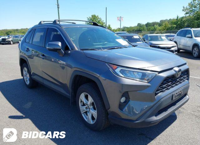 Toyota RAV4 2022, VIN 2T3F1RFV0NC318302, 3/5