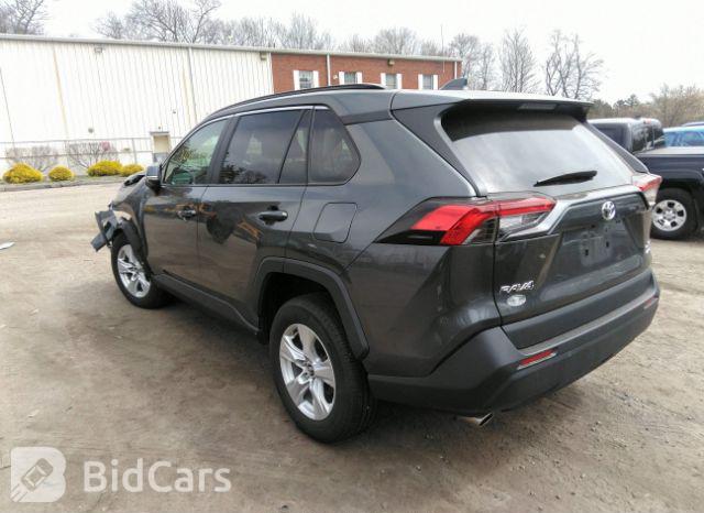 Toyota RAV4 2020, VIN 2T3P1RFV4LC132800, 3/5