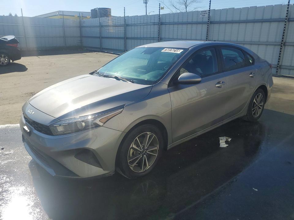 KIA Forte 2023, VIN 3KPF24AD0PE516003, 3/5