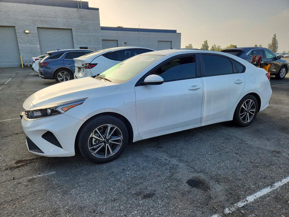 KIA Forte 2023, VIN 3KPF54AD4PE627791, 2/5