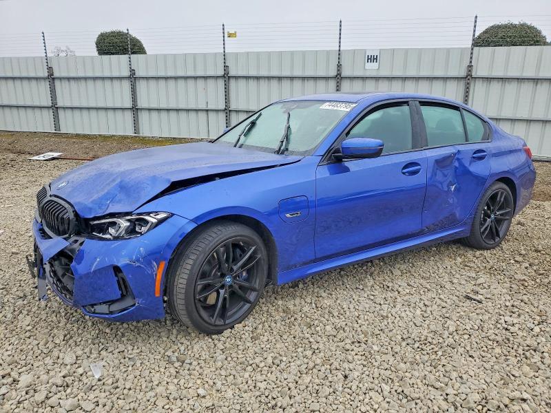 BMW 3 Series 2022, VIN 3MW5R1J08N8C55540, 3/5