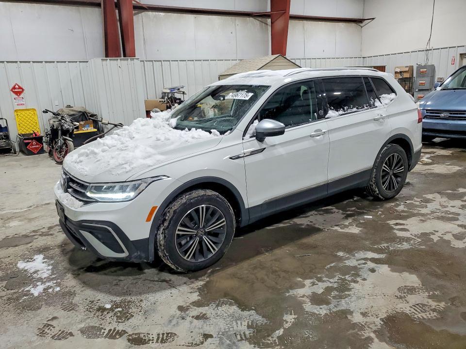 Volkswagen Tiguan 2024, VIN 3VVCB7AXXRM071861, 2/5