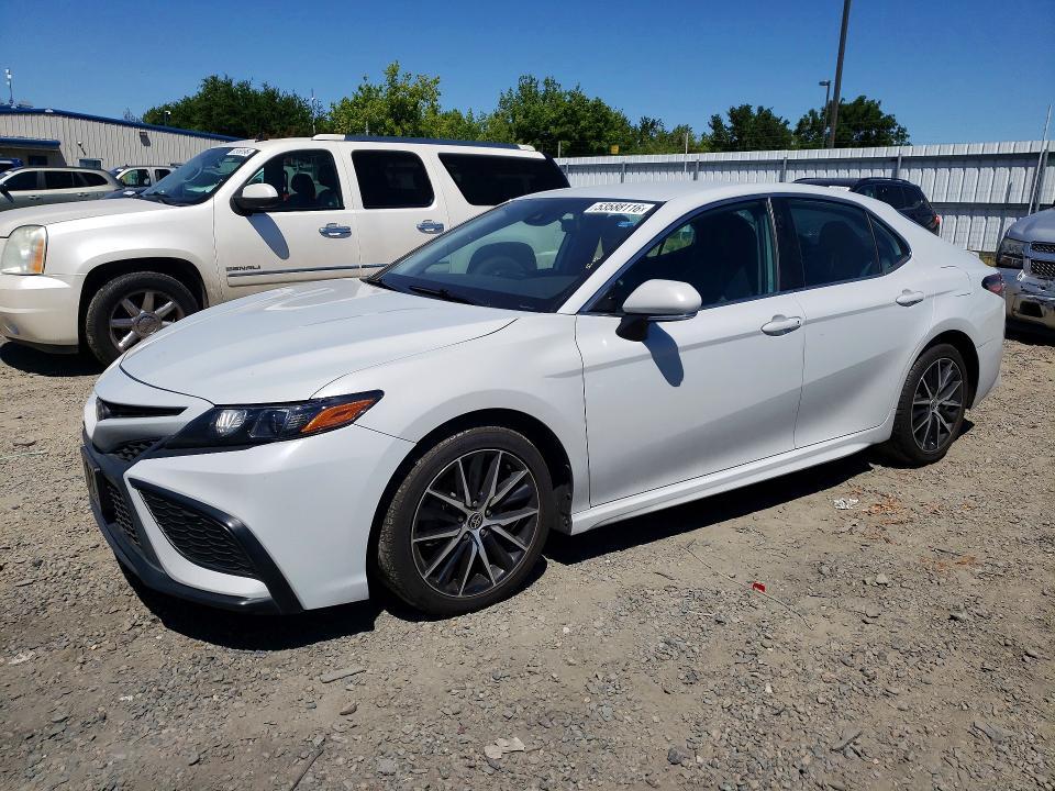 Toyota Camry 2022, VIN 4T1C11AK6NU047710, 3/5