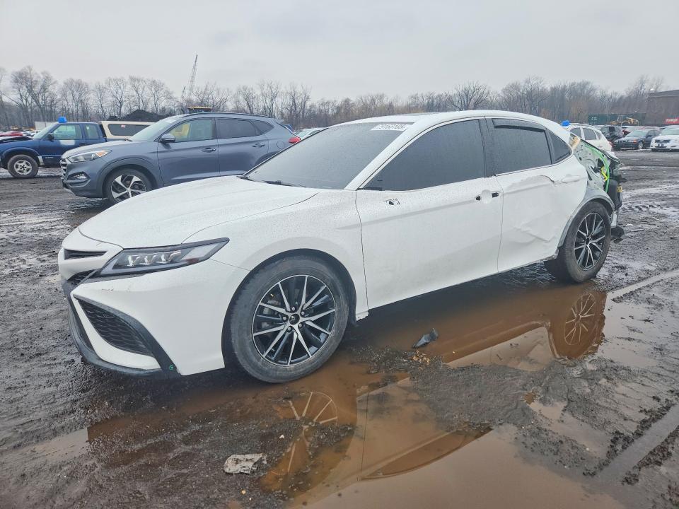 Toyota Camry 2023, VIN 4T1C31AK9PU052977, 3/5