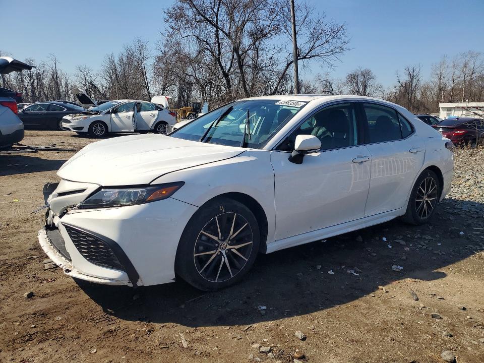 Toyota Camry 2020, VIN 4T1G11AK1LU948742, 2/11