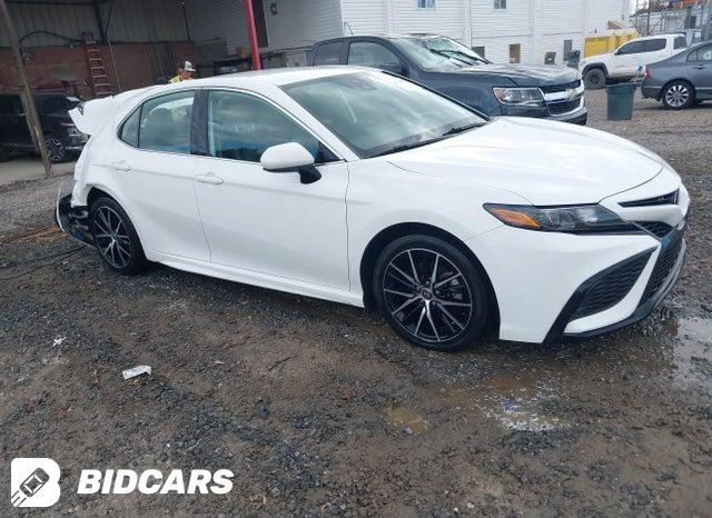 Toyota Camry 2020, VIN 4T1G11AK1LU990019, 1/5