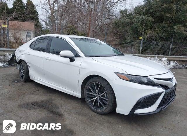 Toyota Camry 2020, VIN 4T1G11AK1LU990019, 2/5