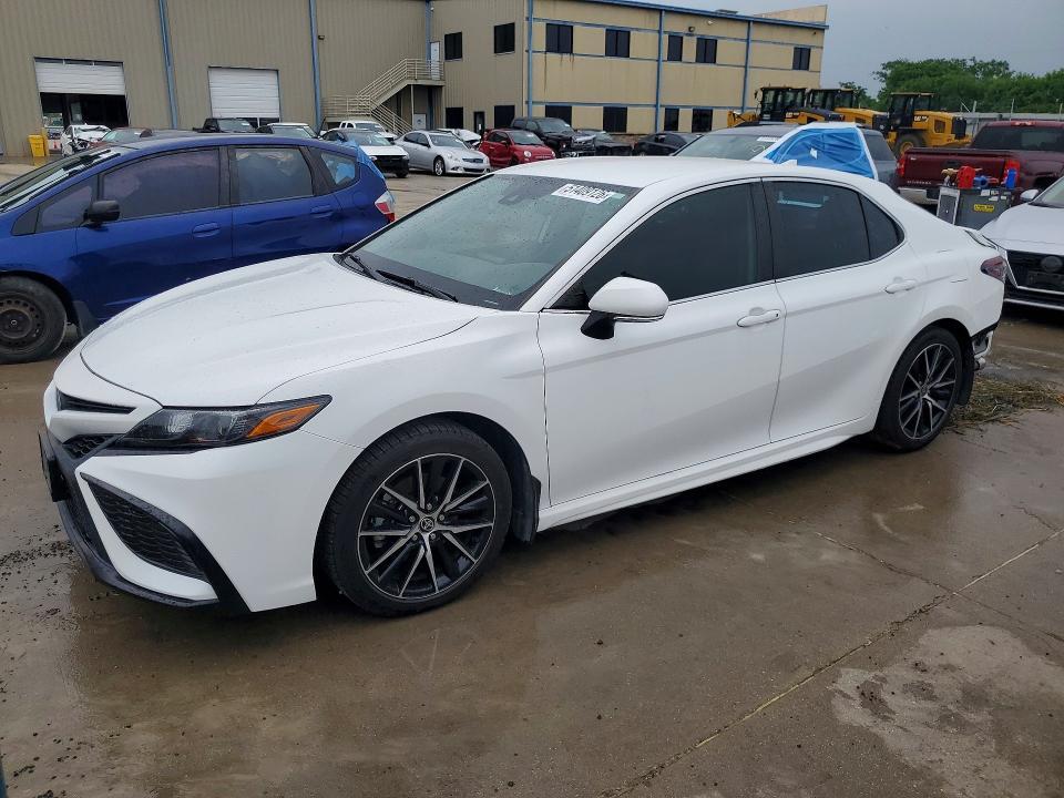 Toyota Camry 2022, VIN 4T1G11AK2NU055529, 3/5