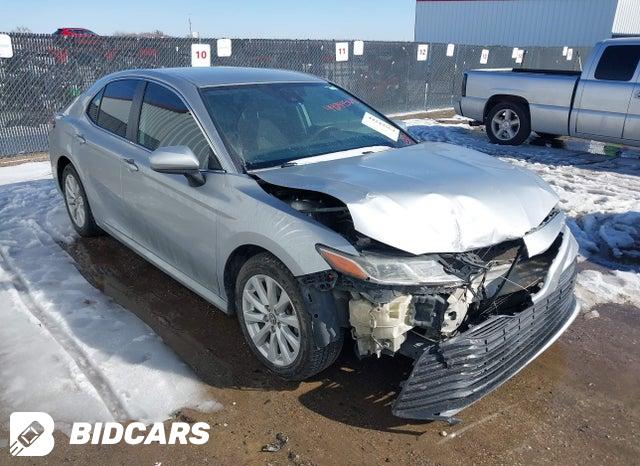 Toyota Camry 2020, VIN 4T1G11AK4LU863605, 2/10