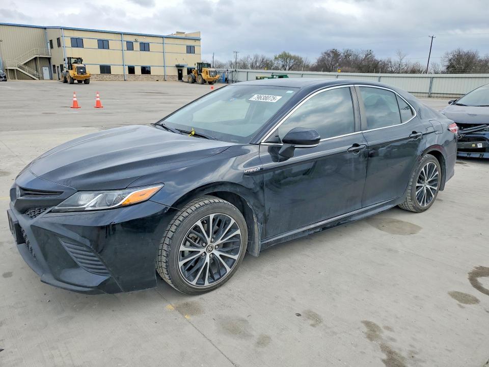 Toyota Camry 2020, VIN 4T1G11AK4LU863605, 3/10