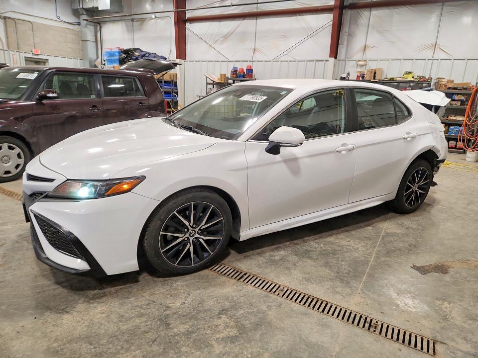 Toyota Camry 2023, VIN 4T1G11AK4PU791651, 4/5