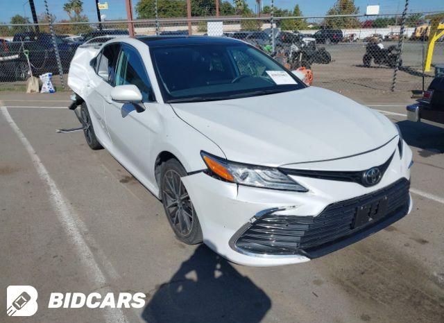 Toyota Camry 2022, VIN 4T1G11AK5NU043682, 2/5