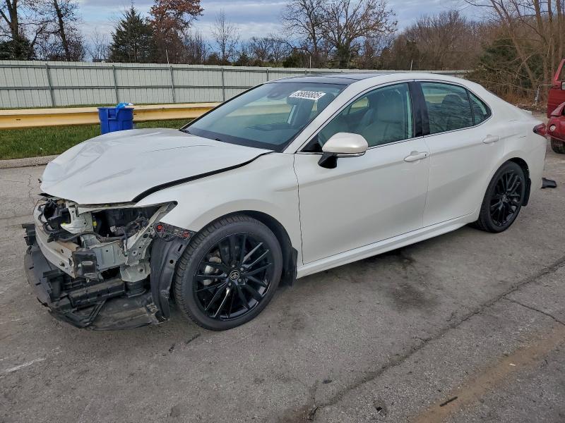 Toyota Camry 2022, VIN 4T1G11AK5NU043682, 3/5