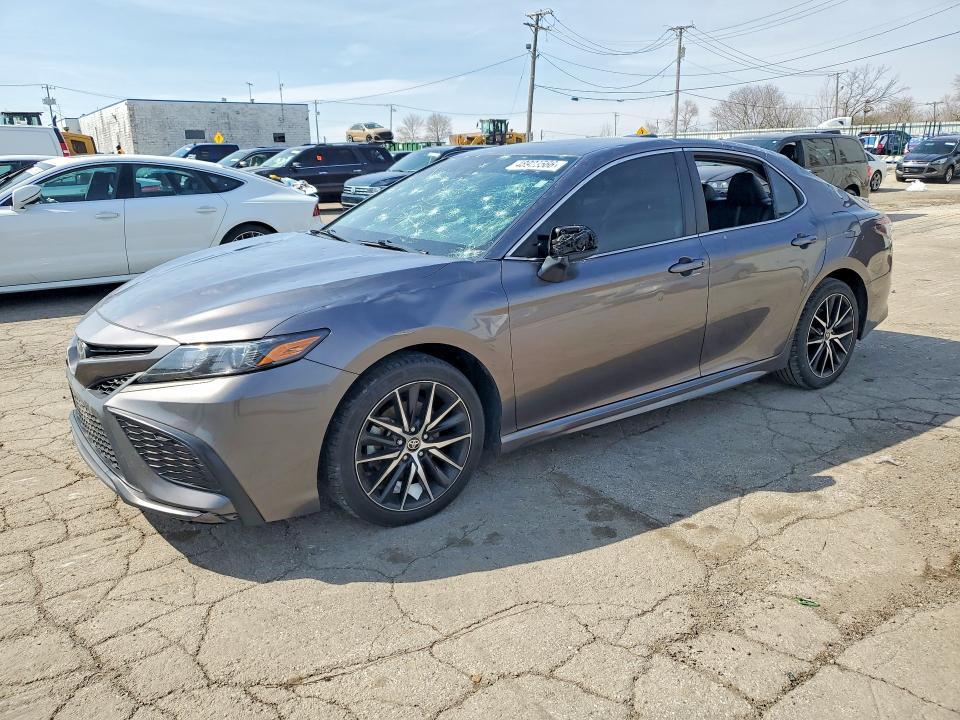 Toyota Camry 2020, VIN 4T1G11AK8LU353399, 3/5