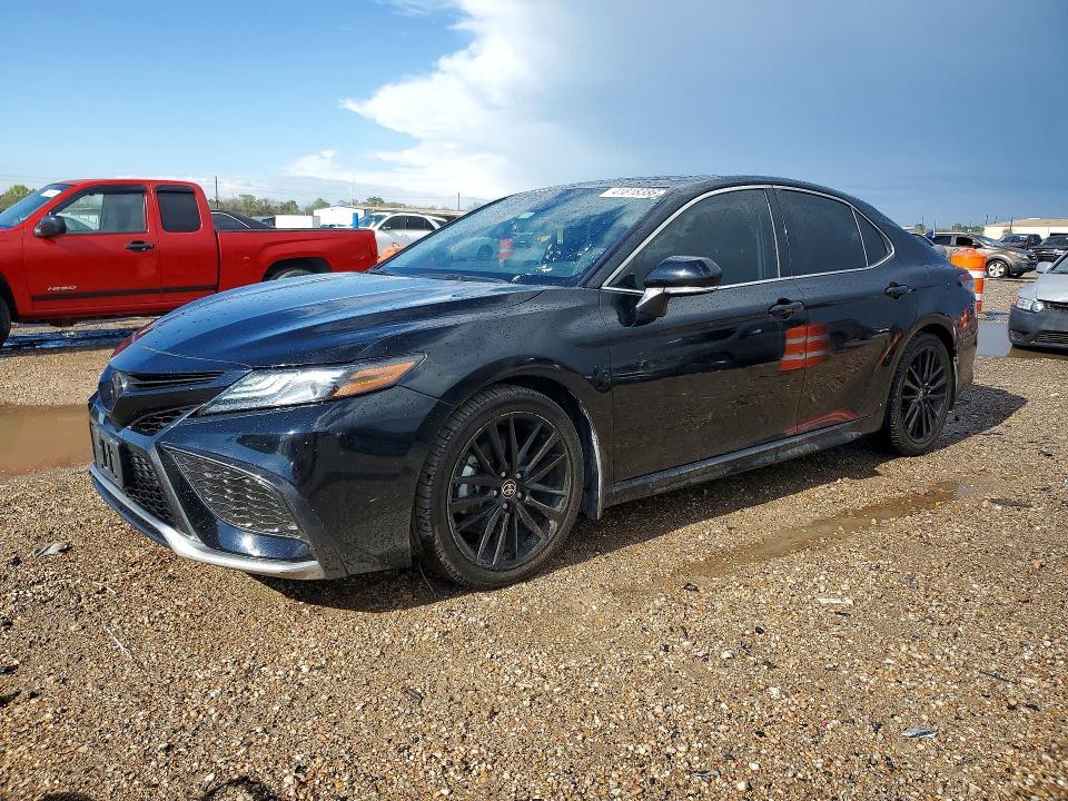Toyota Camry 2020, VIN 4T1G11AK8LU358232, 10/13