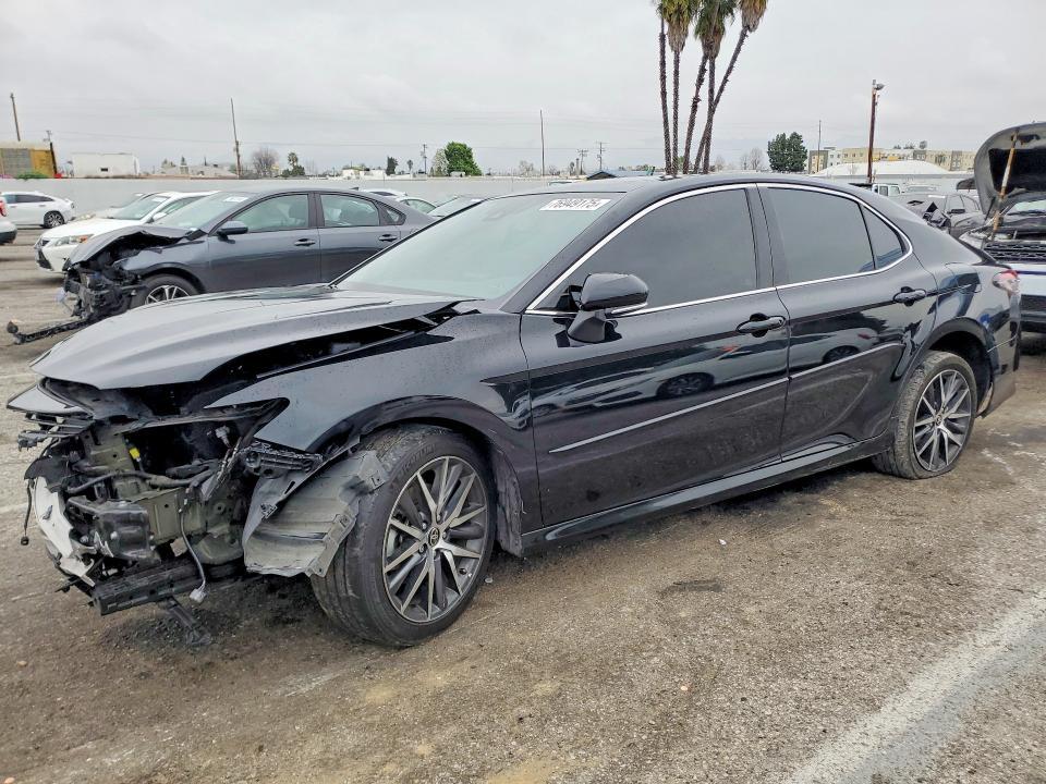 Toyota Camry 2023, VIN 4T1G11AK9PU810906, 3/5