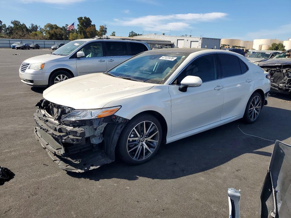 Toyota Camry 2022, VIN 4T1G31AK5NU586833, 3/5