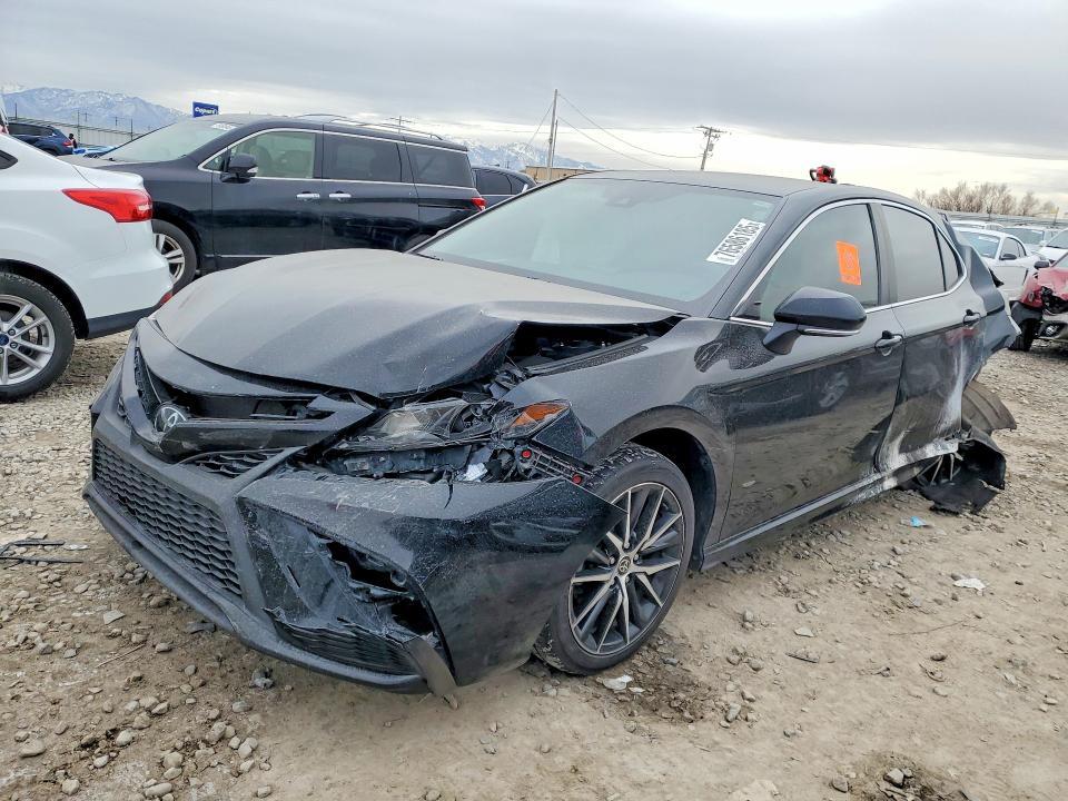 Toyota Camry 2022, VIN 4T1K31AK2NU574732, 3/5