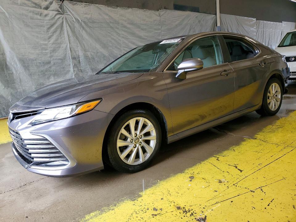 Toyota Camry 2021, VIN 4T1T11AK0MU484827, 3/5