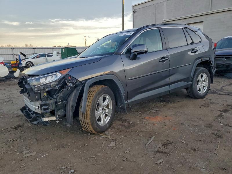 Toyota RAV4 2021, VIN 4T3D6RFV0MU006891, 3/5