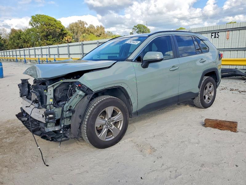 Toyota RAV4 2021, VIN 4T3MWRFV2MU025068, 2/5