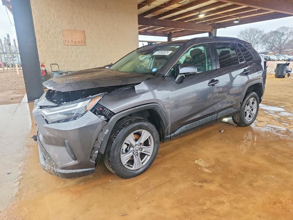 Toyota RAV4 2022, VIN 4T3RWRFV8NU050242, 3/5