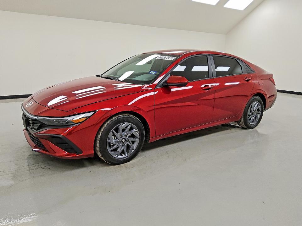 Hyundai Elantra 2023, VIN 5NPLP4AG1PH117210, 3/5