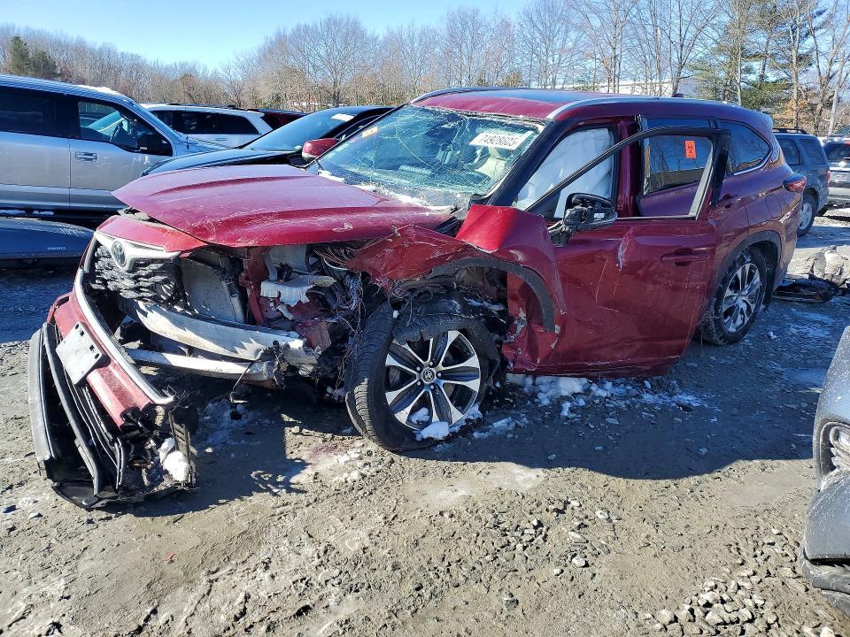 Toyota Highlander 2021, VIN 5TDDBRCH6MS016921, 3/5