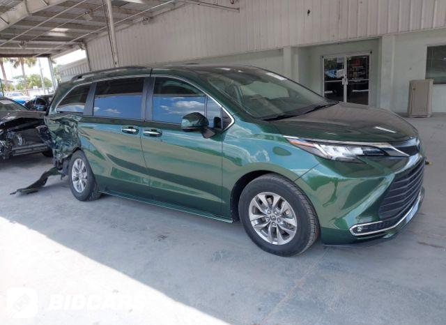 Toyota Sienna 2022, VIN 5TDDRKEC2NS127701, 3/7