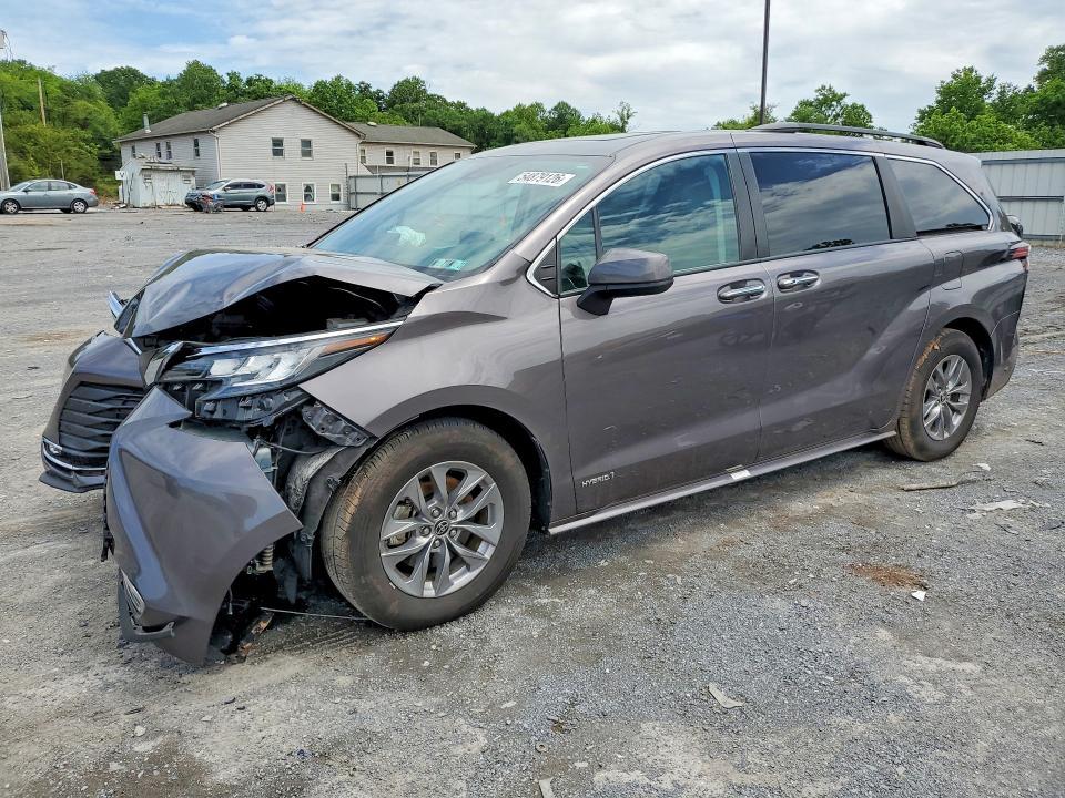 Toyota Sienna 2022, VIN 5TDDSKFC0NS052984, 2/5