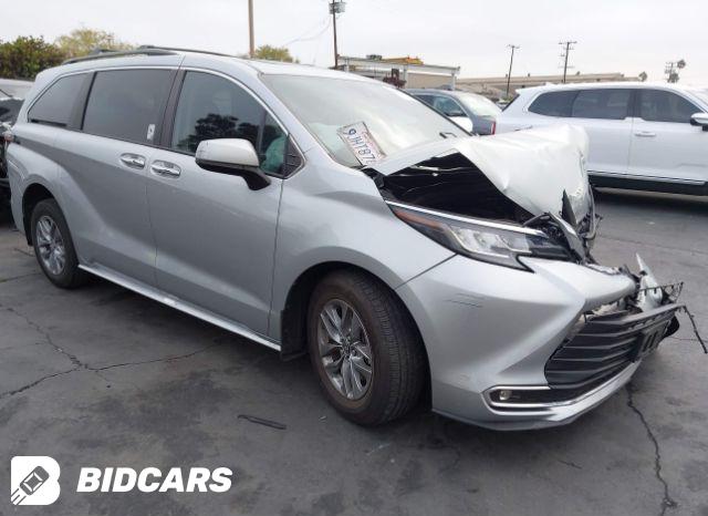 Toyota Sienna 2022, VIN 5TDDSKFC8NS063134, 1/5