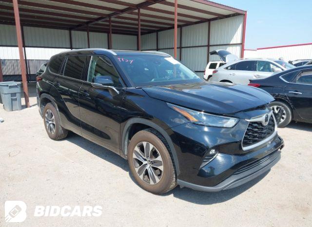 Toyota Highlander 2022, VIN 5TDGBRCH6NS550208, 2/5