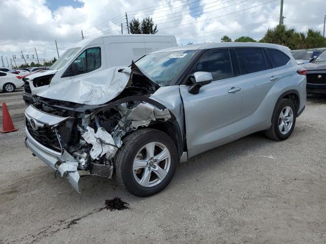Toyota Highlander 2022, VIN 5TDGZRBH0NS589552, 2/5