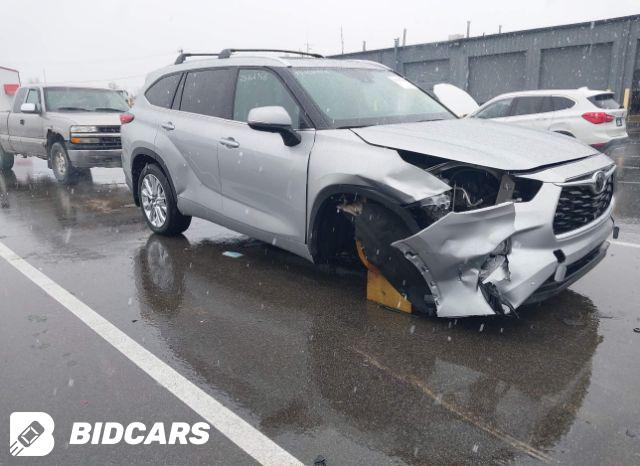 Toyota Highlander 2022, VIN 5TDGZRBH0NS589552, 3/5