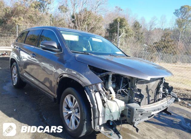 Toyota Highlander 2015, VIN 5TDJKRFH5FS076111, 2/5