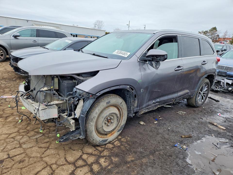 Toyota Highlander 2016, VIN 5TDJKRFH8GS348118, 7/11