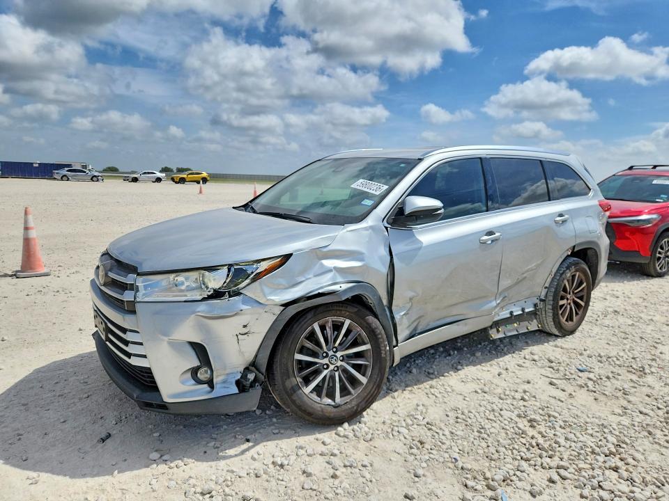 Toyota Highlander 2017, VIN 5TDJZRFH9HS423440, 1/5