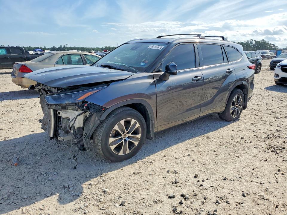 Toyota Highlander 2024, VIN 5TDKBRCH2RS636213, 3/5