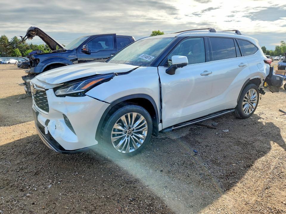 Toyota Highlander 2026, VIN 5TDKDRBH0TS609000, 2/5