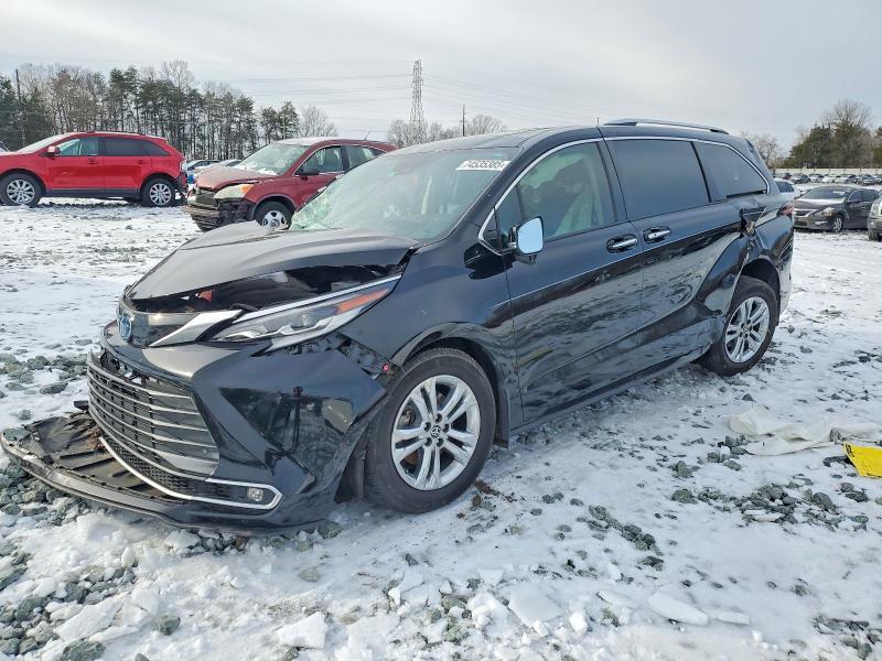 Toyota Sienna 2021, VIN 5TDKRKEC1MS060255, 3/5
