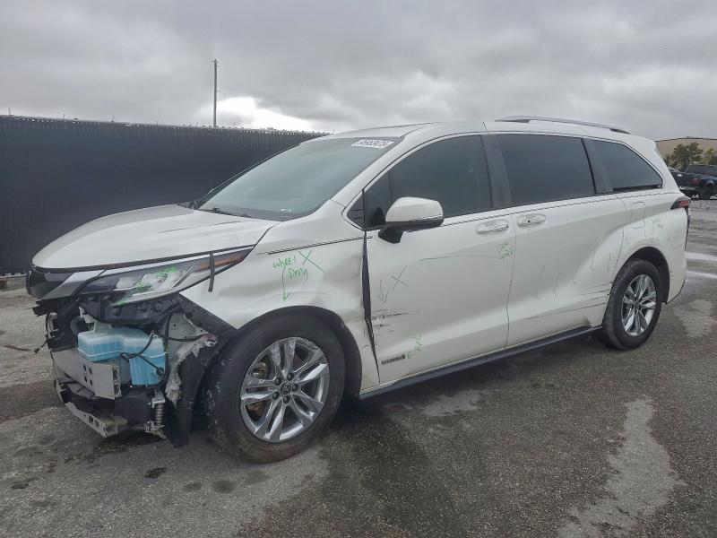 Toyota Sienna 2022, VIN 5TDKRKEC5NS135587, 1/11