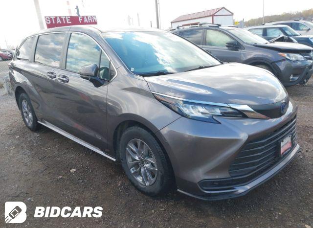 Toyota Sienna 2022, VIN 5TDKRKEC5NS135587, 2/11