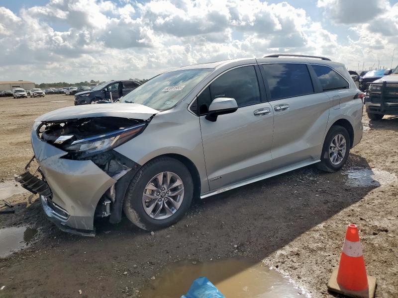 Toyota Sienna 2021, VIN 5TDKRKEC8MS055862, 3/5