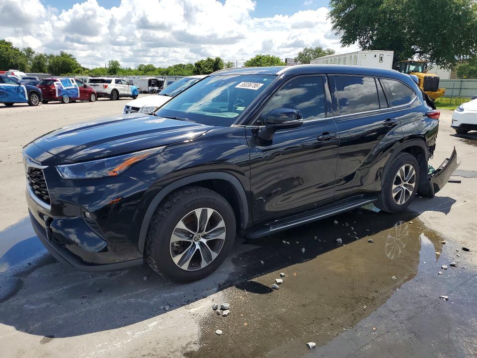 Toyota Highlander 2022, VIN 5TDLZRBH1NS237840, 2/5
