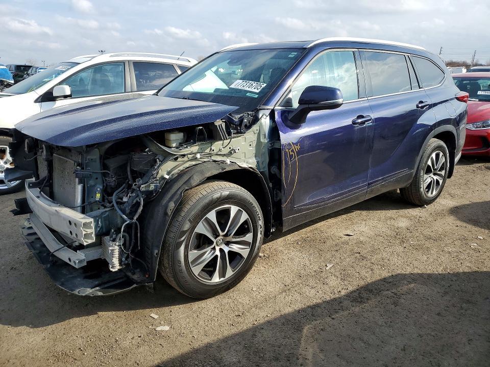 Toyota Highlander 2022, VIN 5TDXBRCH3NS077433, 3/5