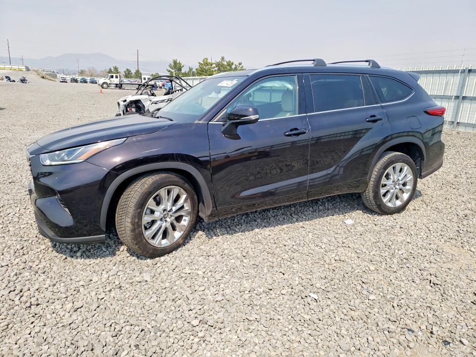 Toyota Highlander 2023, VIN 5TDXBRCH3PS123345, 2/11